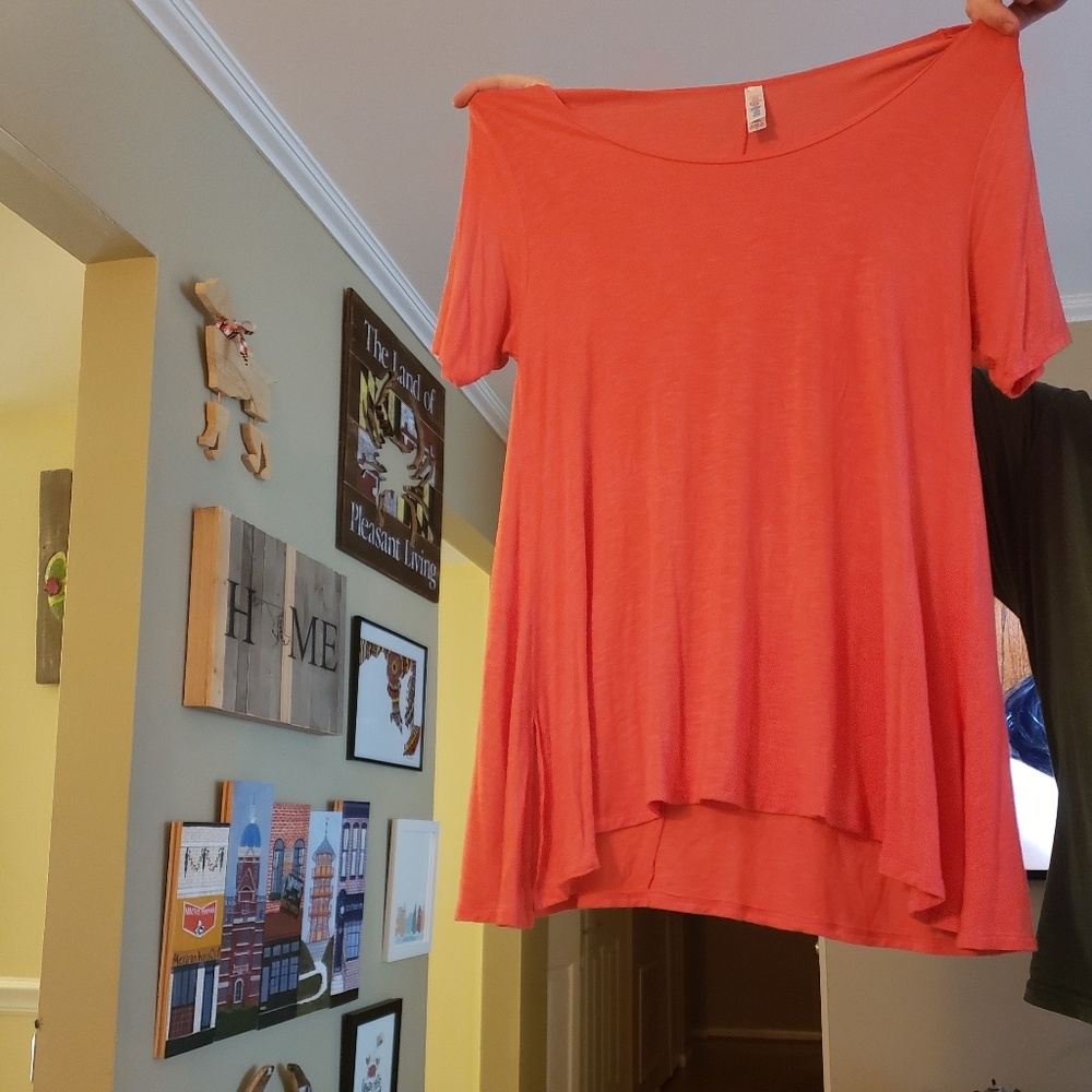 LulaRoe Perfect T